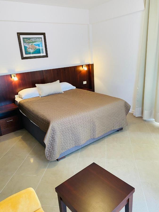 Hotel Vienna Herceg Novi Exterior photo