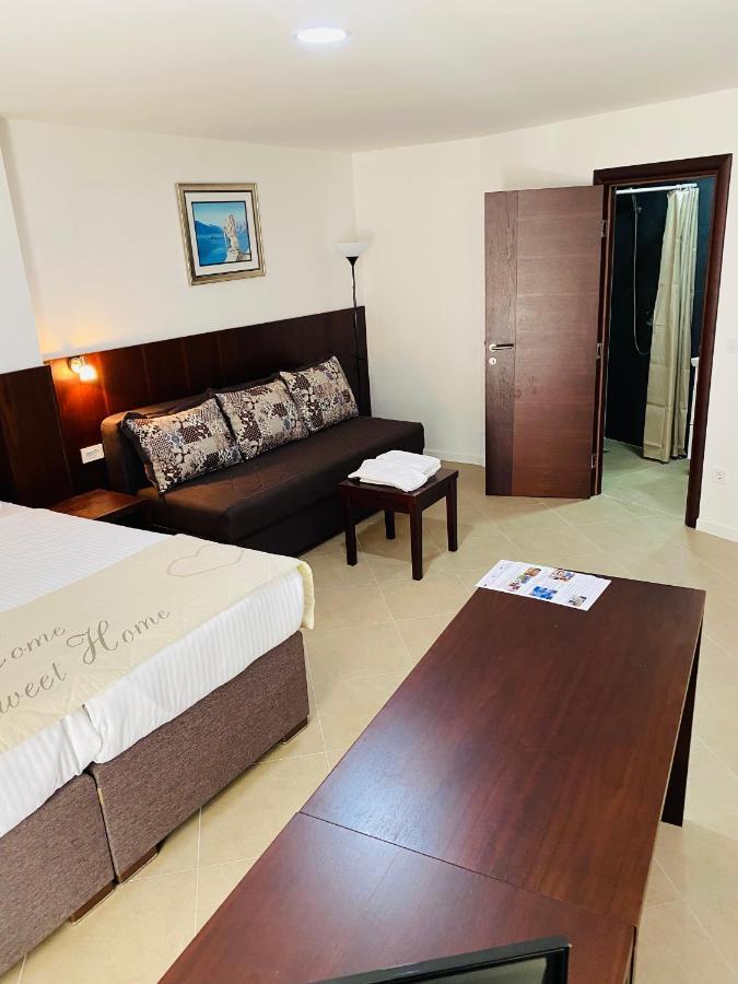 Hotel Vienna Herceg Novi Exterior photo