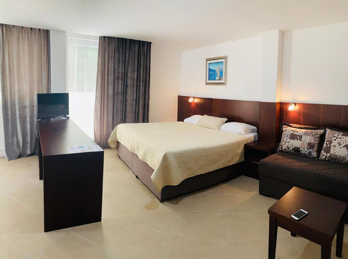 Hotel Vienna Herceg Novi Exterior photo