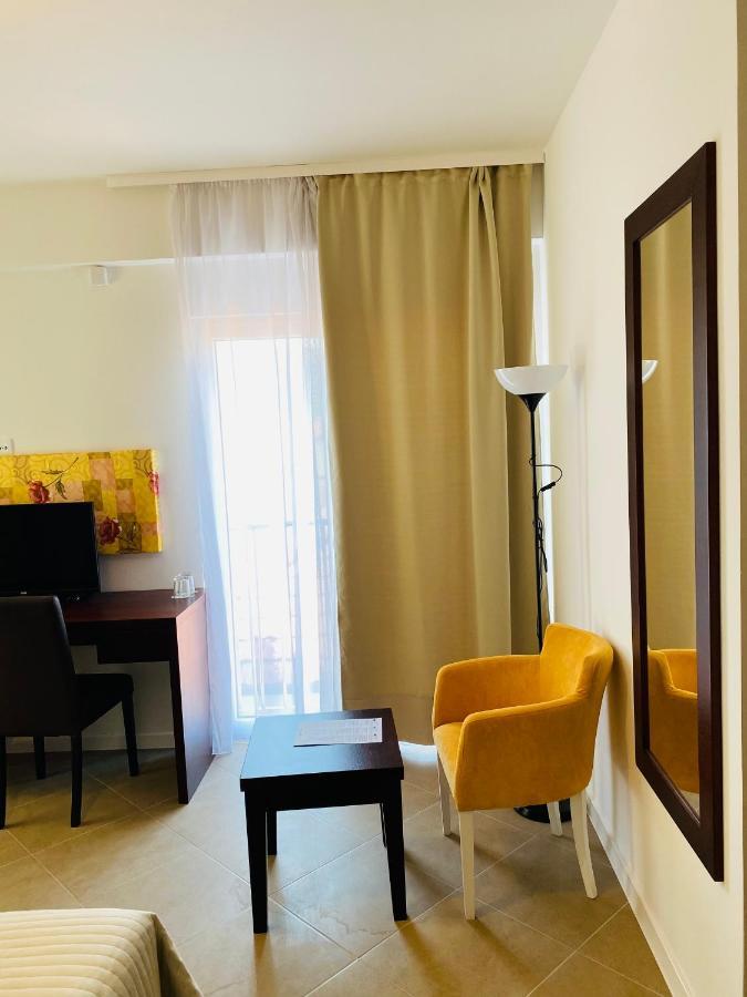Hotel Vienna Herceg Novi Exterior photo