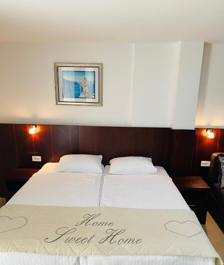 Hotel Vienna Herceg Novi Exterior photo